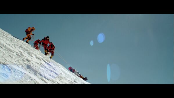 Кадр из фильма Вершина (The Summit)