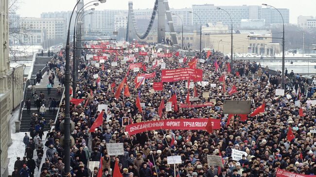 Митинг, посвященный проводимым в стране экономическим реформам правительством Егора Гайдар. 9 февраля 1992 года 