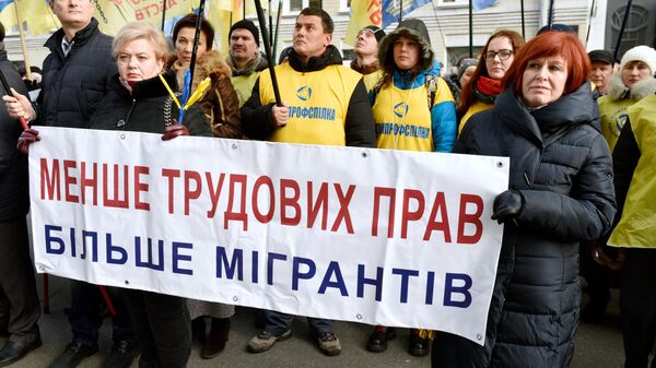 Участники протестной акции Федерации профсоюзов в Киеве. Протестующие выступают против закона О труде