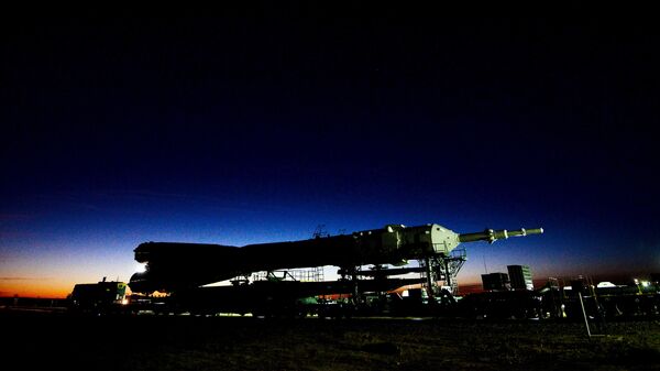 Вывоз ракеты-носителя Союз на стартовый стол стартовой площадки космодрома Байконур