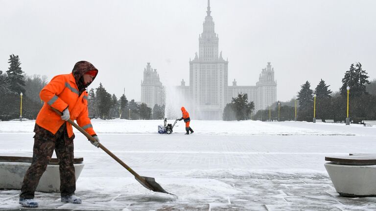 Уборка снега в Москве 