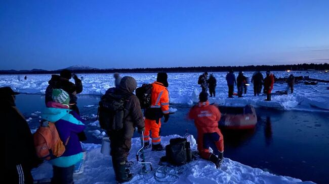 На Сахалине в Заливе Мордвинова с оторвавшейся льдины эвакуировали более 250 рыбаков из 600. 28 января 2020