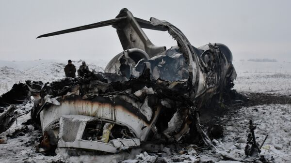Обломки американского военного самолета, потерпевшего крушение в провинции Газни, Афганистан. 27 января 2020