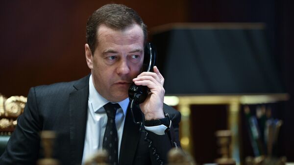 Заместитель председателя Совета безопасности РФ Дмитрий Медведев во время поздравления по телефону российских полярников, работающих в Антарктиде, с 200-летием открытия этого континента русскими мореплавателями