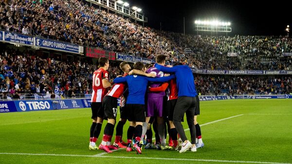 Футболисты Атлетика празднуют выход команды в 1/4 Кубка Испании
