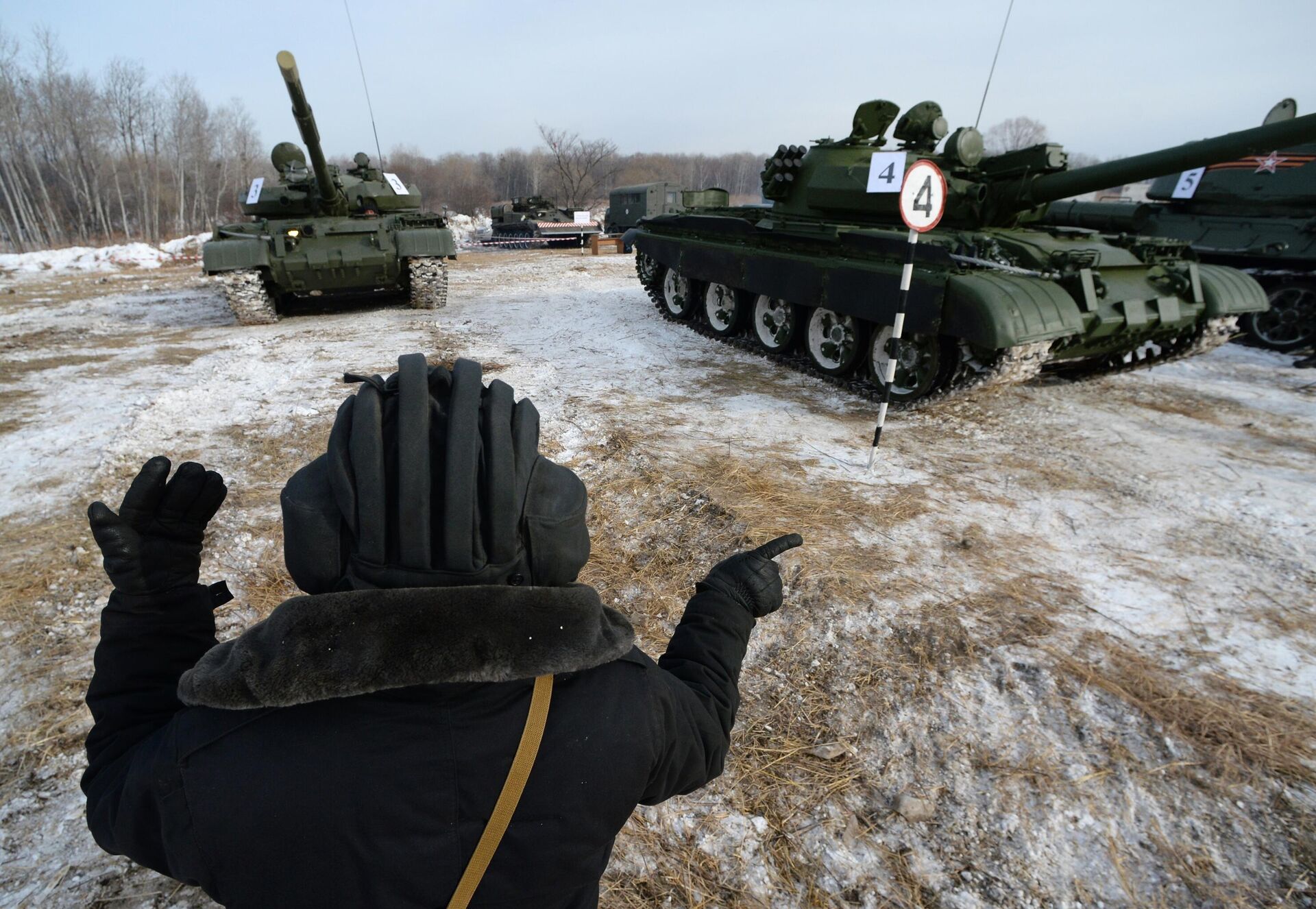 Танки Т-62 во время показательного выезда на Центральной базе хранения бронетанковой техники Восточного военного округа в Приморском крае - РИА Новости, 1920, 15.02.2023