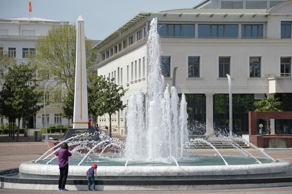 Главная площадь Подгорицы с фонтаном - площадь Республики