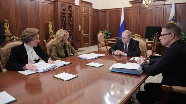 Президент РФ Владимир Путин проводит совещание по противодействию коронавирусу