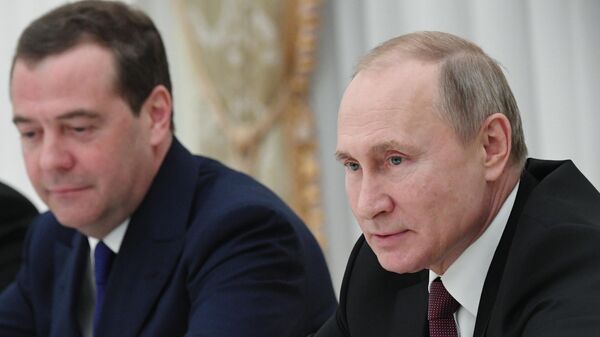 Президент РФ Владимир Путин проводит встречу с ушедшими в отставку членами правительства РФ