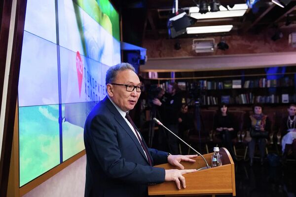 Представитель Республики Саха при президенте РФ - первый заместитель председателя правительства Республики Саха Андрей Федотов на презентации экстрим–тура в Якутию Покорители холода Представитель Республики Саха при президенте РФ - первый заместитель председателя правительства Республики Саха Андрей Федотов на презентации экстрим–тура в Якутию Покорители холода