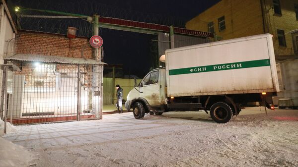 Атомобиль ФСИН у ворот колонии ИК-1, где отбывает наказание за контрабанду наркотиков израильтянка Наама Иссахар