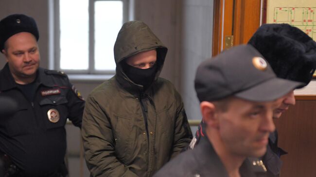 Бывший сотрудник полиции Роман Феофанов перед началом заседания Басманного суда города Москвы