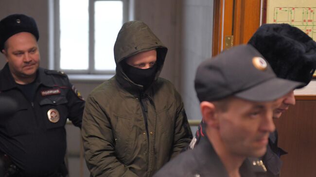 Бывший сотрудник полиции Роман Феофанов перед началом заседания Басманного суда города Москвы Бывший сотрудник полиции Роман Феофанов перед началом заседания Басманного суда города Москвы