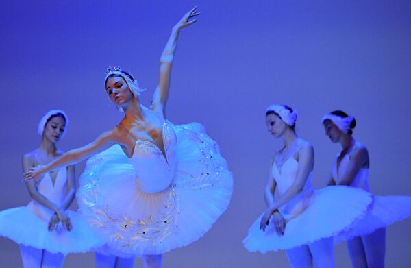 Артисты Королевского Русского Балета на репетиции балета Лебединое озеро в Боготе 