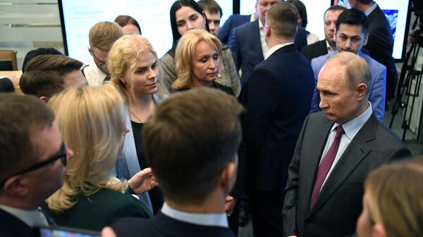  Президент РФ Владимир Путин во время посещения Центра управления регионом Московской области