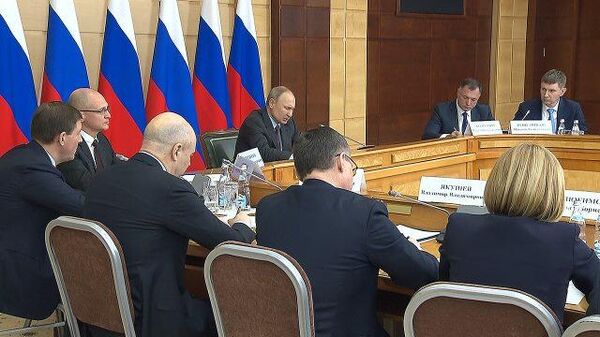 Путин рекомендовал муниципальным властям не засиживаться в кабинетах, встречаться с людьми