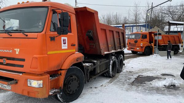 Работа снегоплавного пункта Лихоборский в Москве