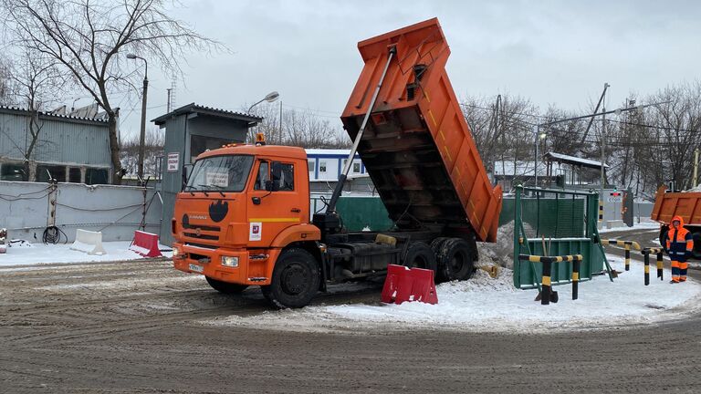 Работа снегоплавного пункта Лихоборский в Москве