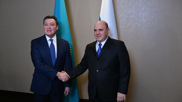 Председатель правительства РФ Михаил Мишустин и премьер-министр Казахстана Аскар Мамин во время встречи в Алма-Ате