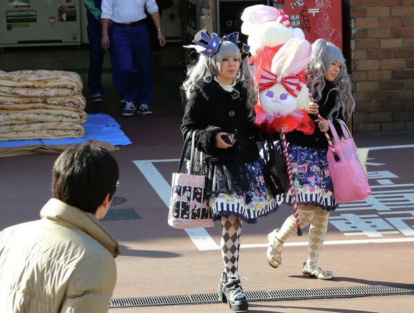 Девушки, одетые в стиле Лолита в Токио, Япония
