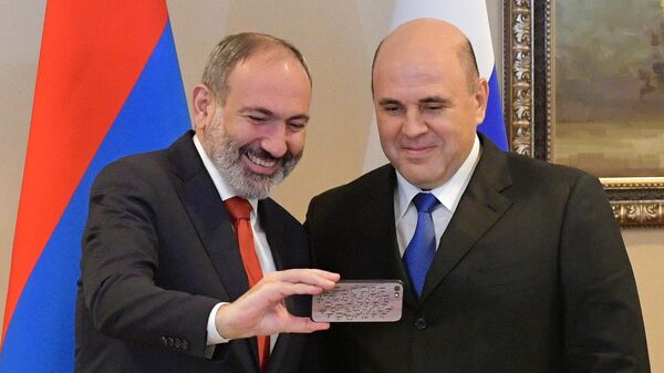 Председатель правительства РФ Михаил Мишустин и премьер-министр Армении Никол Пашинян во время встречи. 31 января 2020