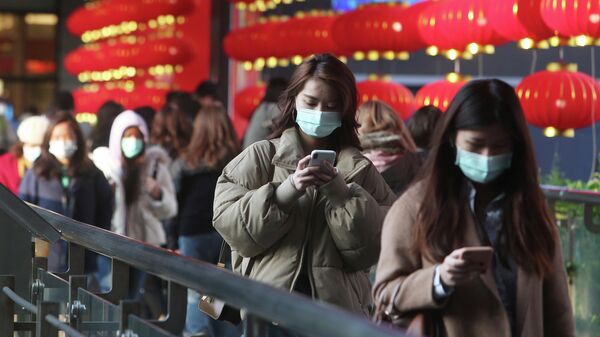 Люди в защитных масках в Тайбэе