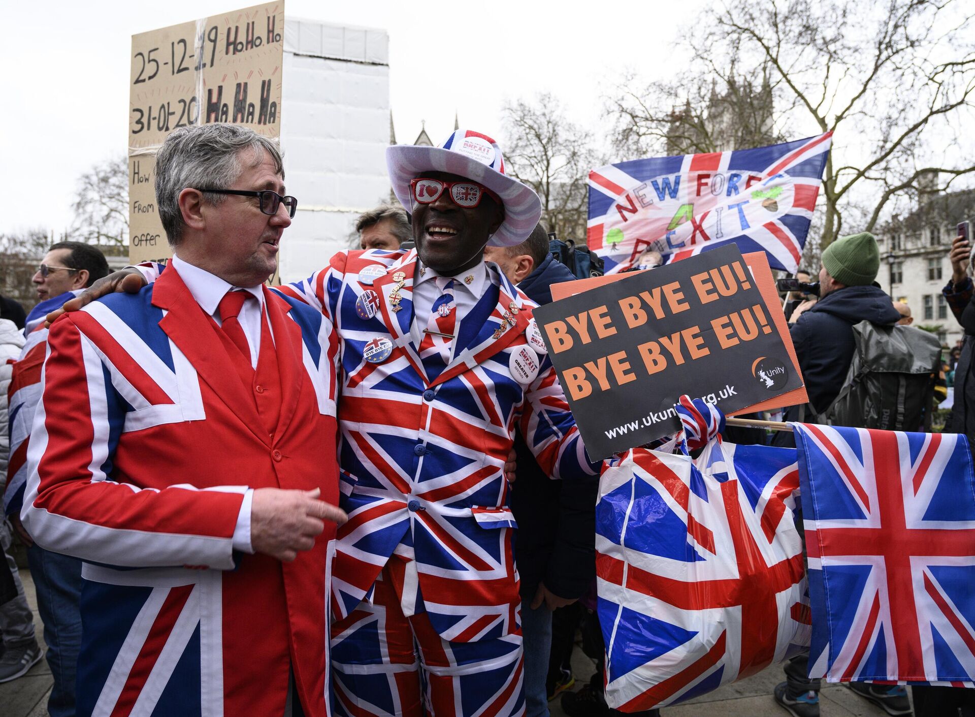 Сторонники Brexit на торжественных мероприятиях, посвященных выходу Великобритании из ЕС (Brexit Party) на площади Парламента в Лондоне - РИА Новости, 1920, 06.09.2022