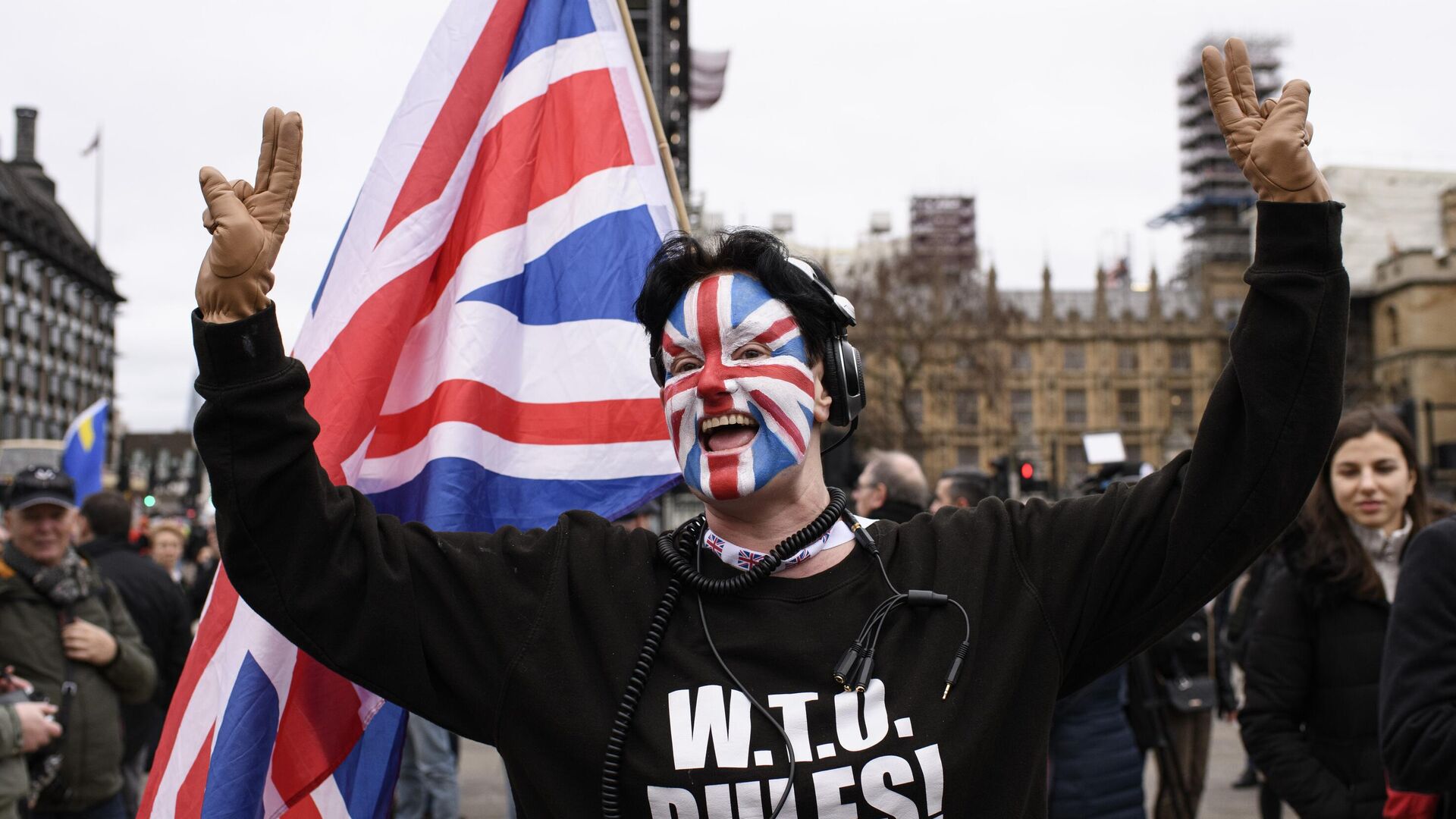 Сторонник Brexit на торжественных мероприятиях, посвященных выходу Великобритании из ЕС (Brexit Party) на площади Парламента в Лондоне - РИА Новости, 1920, 23.12.2020