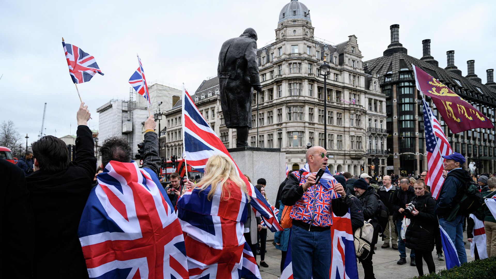 Сторонники Brexit на торжественных мероприятиях, посвященных выходу Великобритании из ЕС (Brexit Party) на площади Парламента в Лондоне - РИА Новости, 1920, 08.10.2020