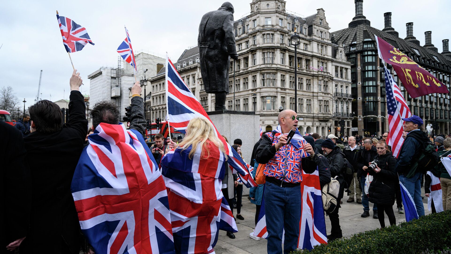 Сторонники Brexit на торжественных мероприятиях, посвященных выходу Великобритании из ЕС (Brexit Party) на площади Парламента в Лондоне - РИА Новости, 1920, 08.10.2020