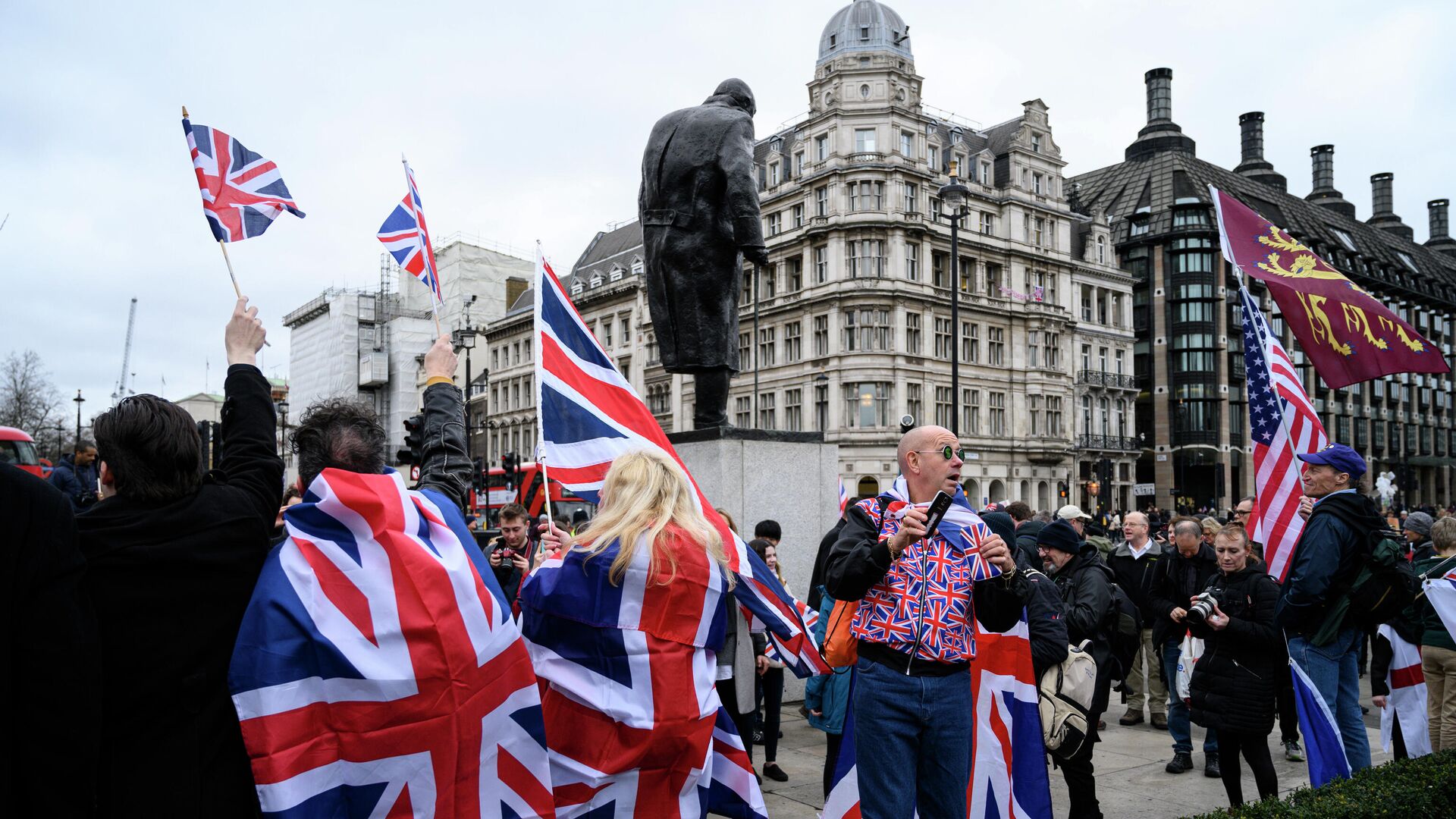Сторонники Brexit на торжественных мероприятиях, посвященных выходу Великобритании из ЕС (Brexit Party) на площади Парламента в Лондоне - РИА Новости, 1920, 24.12.2020