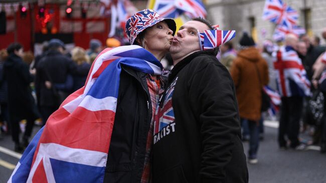 Сторонники Brexit на торжественных мероприятиях, посвященных выходу Великобритании из ЕС (Brexit Party) на площади Парламента в Лондоне