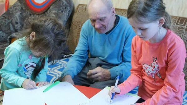 Дедушке 75, и он на улице?: у бездомного пенсионера появилась семья