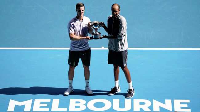 Справа налево: теннисисты Раджив Рам (США) и британец Джо Солсбери (Великобритания)