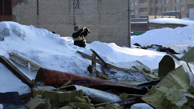Место обрушения кровли кафе в Новосибирске