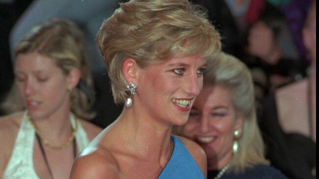 Принцесса Диана принимает участие в благотворительном ужине Виктора Чанга в Сиднее, Австралия. 31 октября 1996 Принцесса Диана принимает участие в благотворительном ужине Виктора Чанга в Сиднее, Австралия. 31 октября 1996