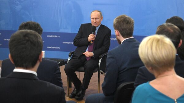 Президент РФ Владимир Путин на встрече в Череповце с представителями общественности