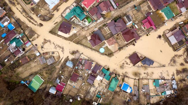 Одна из улиц города Горячий Ключ Краснодарского края, затопленная рекой Псекупс