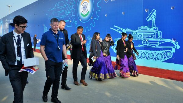 Посетители на 11-ой международной выставке оборонной промышленности Defexpo India 2020