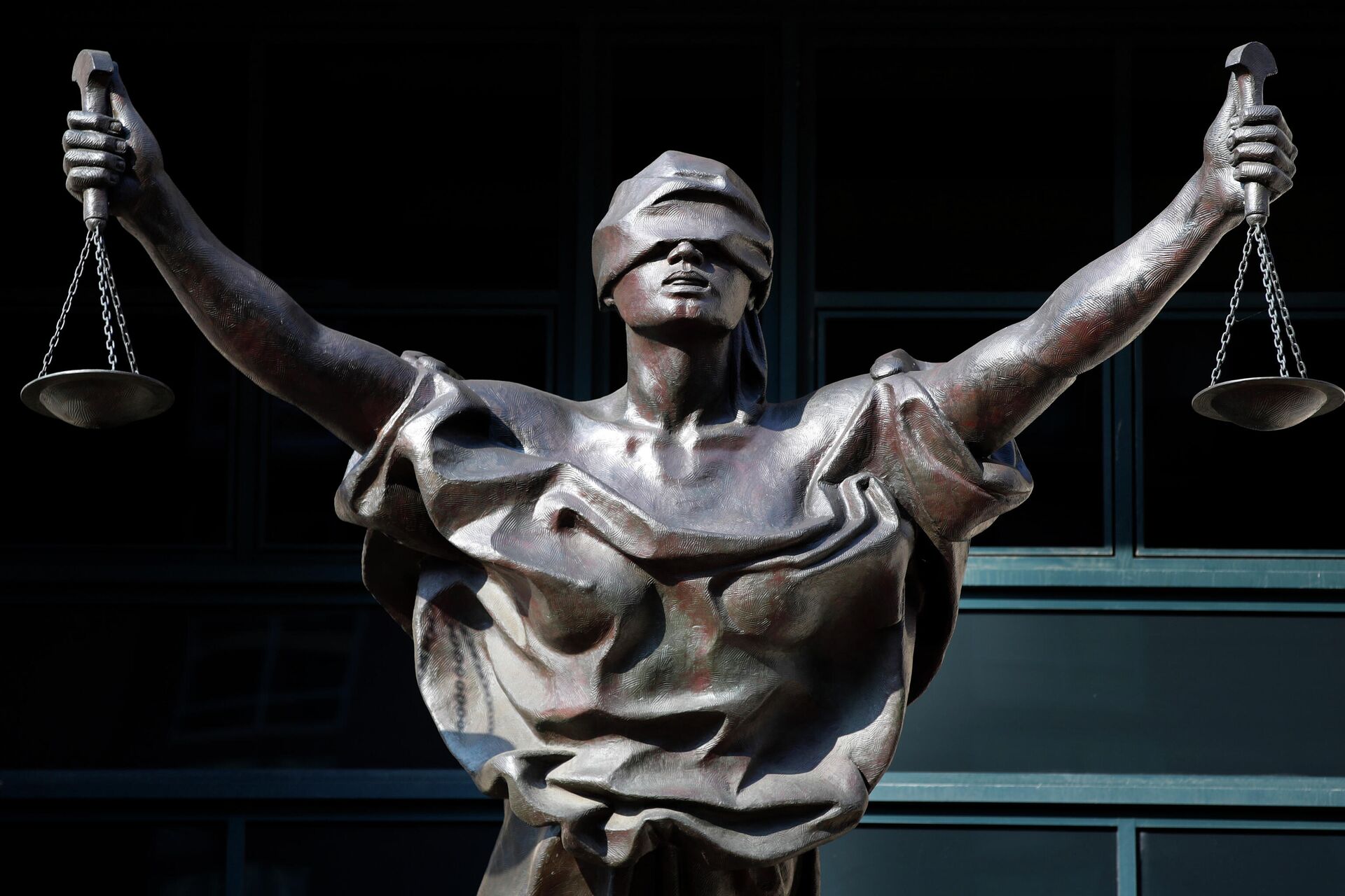Статуя Фемиды у здания федерального суда в городе Александрия, штат Вирджиния, США - РИА Новости, 1920, 04.02.2022