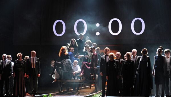 Сцена из спектакля 00:00 в театре Гоголь-центр