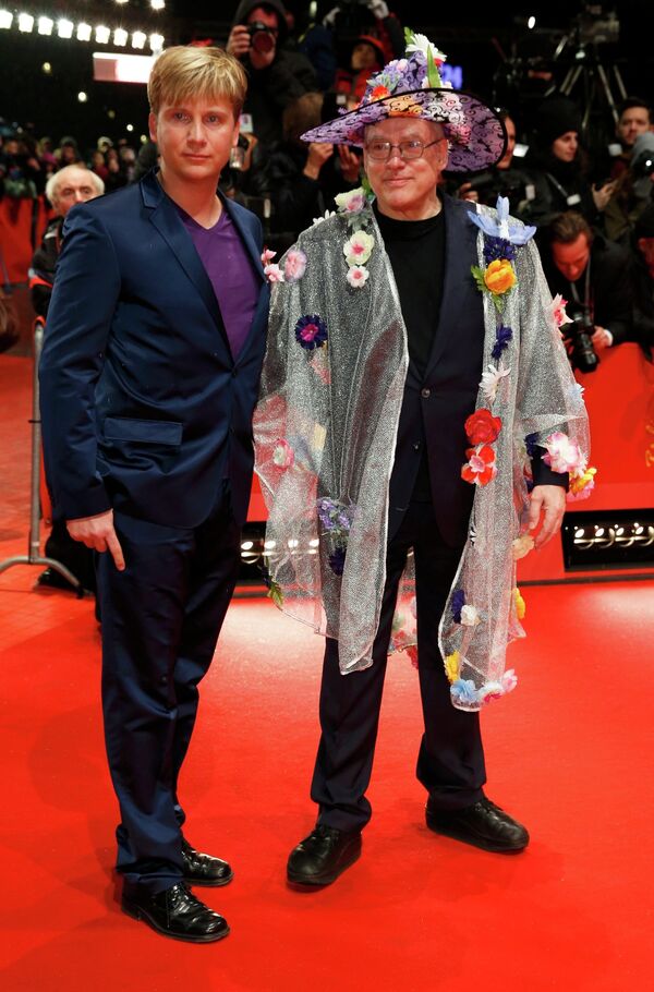 Немецкий режиссер Роза фон Праунхайм (справа) на церемонии открытия Берлинского кинофестиваля 2013 года