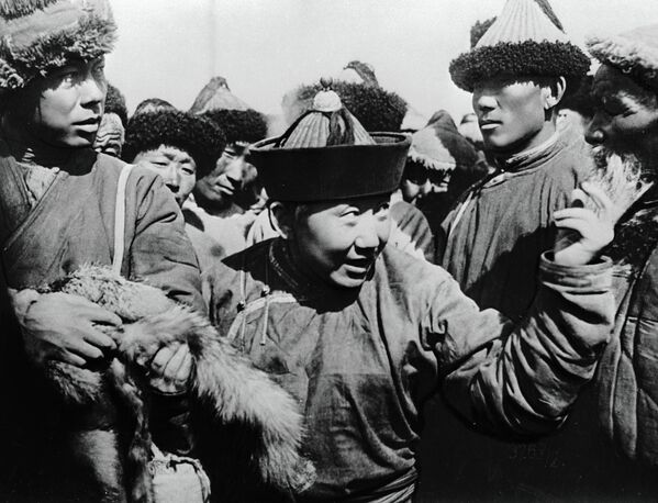 Кадр из фильма Потомок Чингисхана