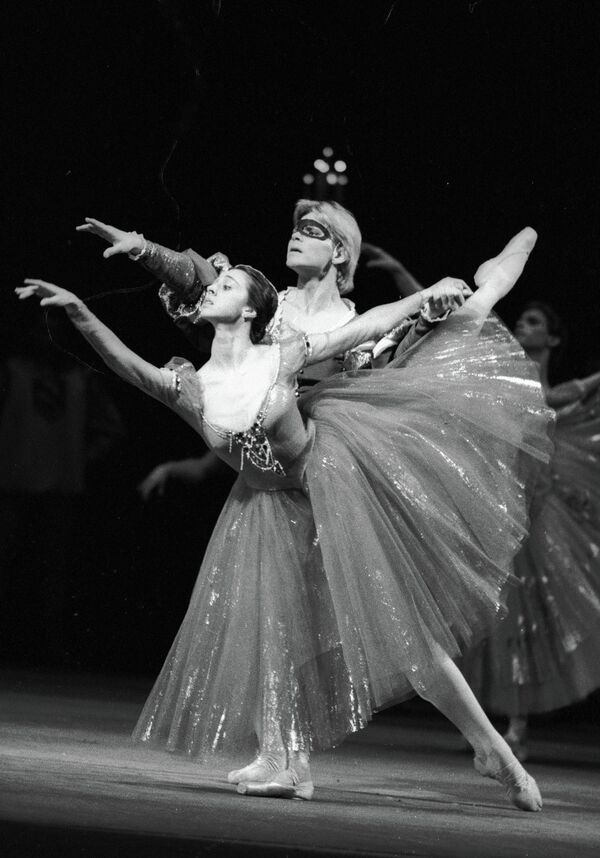 Солисты балета ГАБТ СССР Андрис Лиепа и Нина Ананиашвили