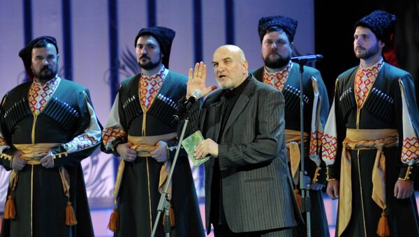 Актер Алексей Петренко выступает на юбилейном концерте Кубанского казачьего хора в Государственном Кремлевском дворце