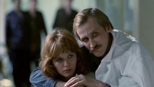 Леонид Филатов и Александра Яковлева в сцене из фильма Экипаж Леонид Филатов и Александра Яковлева в сцене из фильма Экипаж