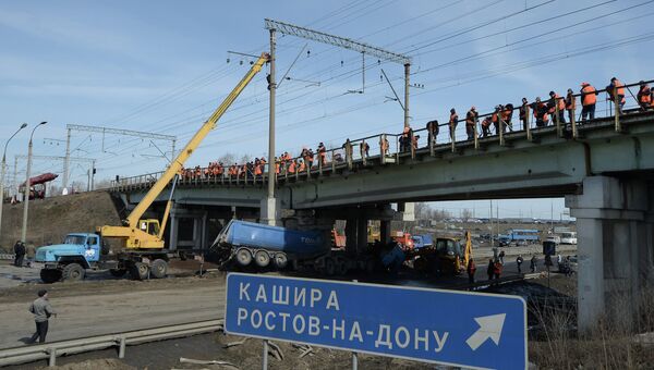 Ликвидация последствий ДТП на Каширском шоссе в Подмосковье. Архивное фото