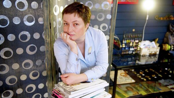 Светлана Богданова распродала домашнюю библиотеку и теперь читает глянцевые журналы и слушает аудиокниги