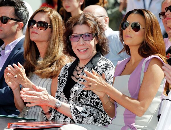 Актрисы Ева Лонгория, Лили Томлин и бывшая первая леди Калифорнии Мария Шрайвер (справа налево)