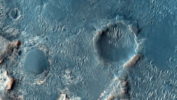 Рельеф Марса с зонда Mars Reconnaissance Orbiter, архивное фото